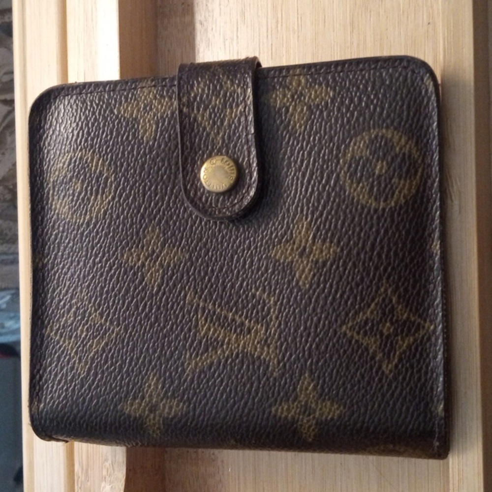 Sale ~ Louis Vuitton Bifold Compact Zip Wallet - 100% Authentic